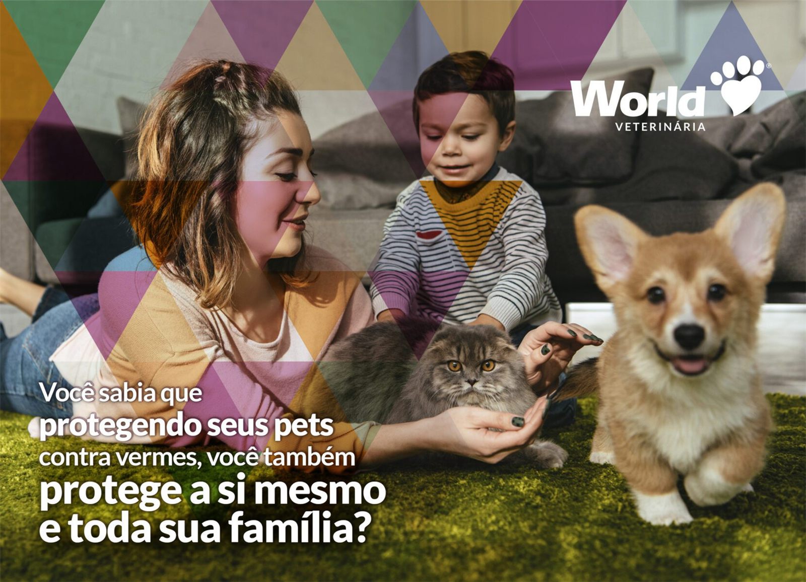 Família com cachorro e gato em campanha de vermifugação da World Veterinária
